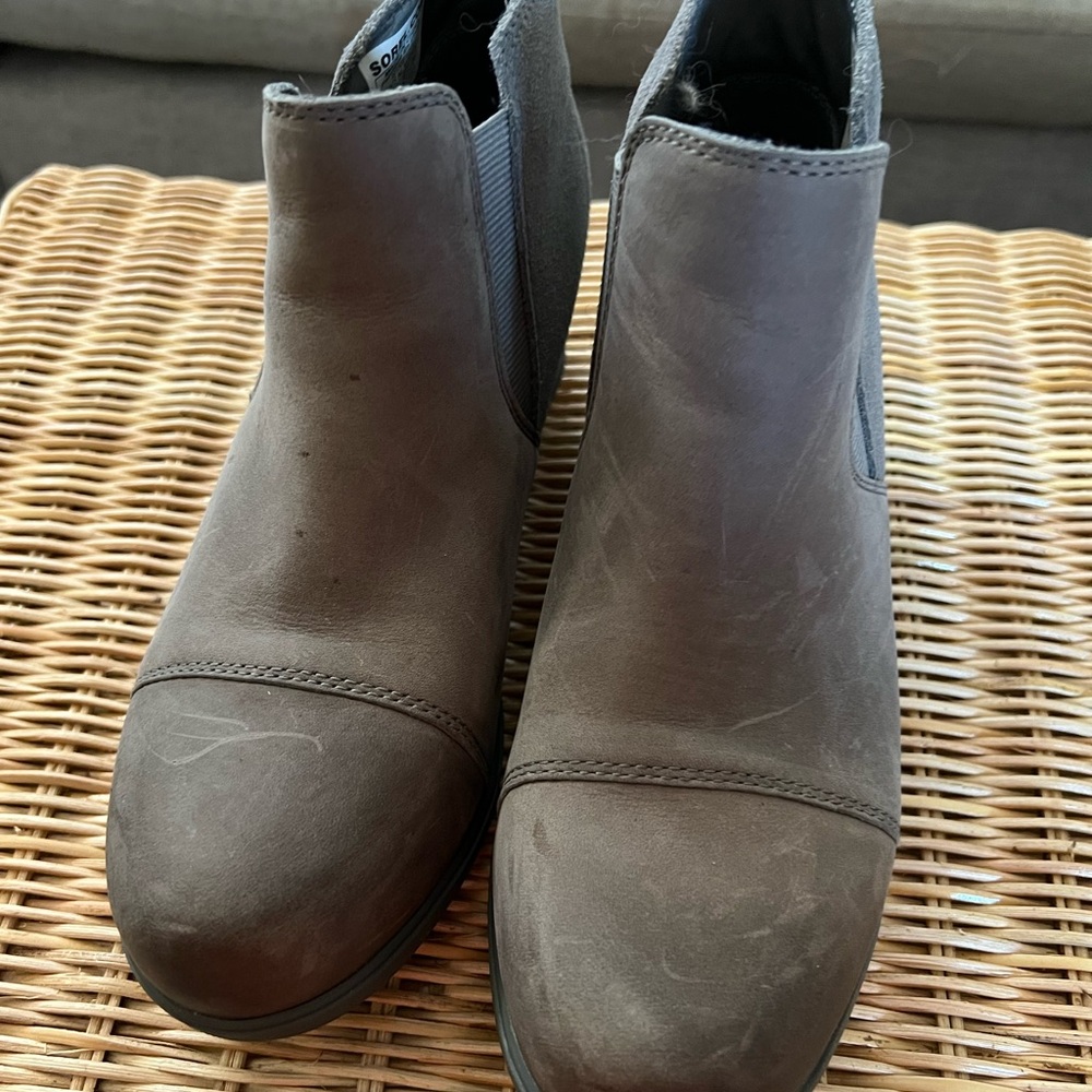 Sorel waterproof bootie size 7.5